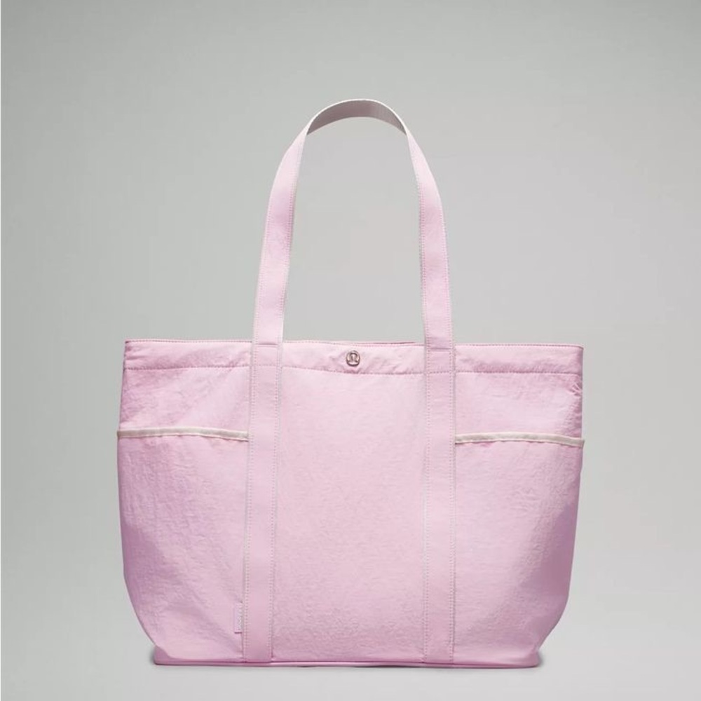 SOLD🚨Lululemon Daily Multi Pocket Tote Bag 20L 💕Vital Pink & White Opal 🤍